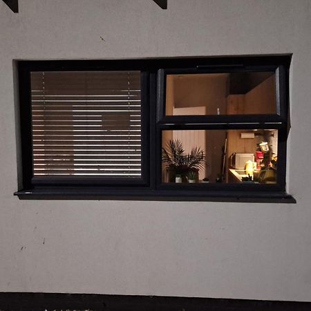 Budget Single Room Only For One Adult - Shared Flat Northolt  Bagian luar foto