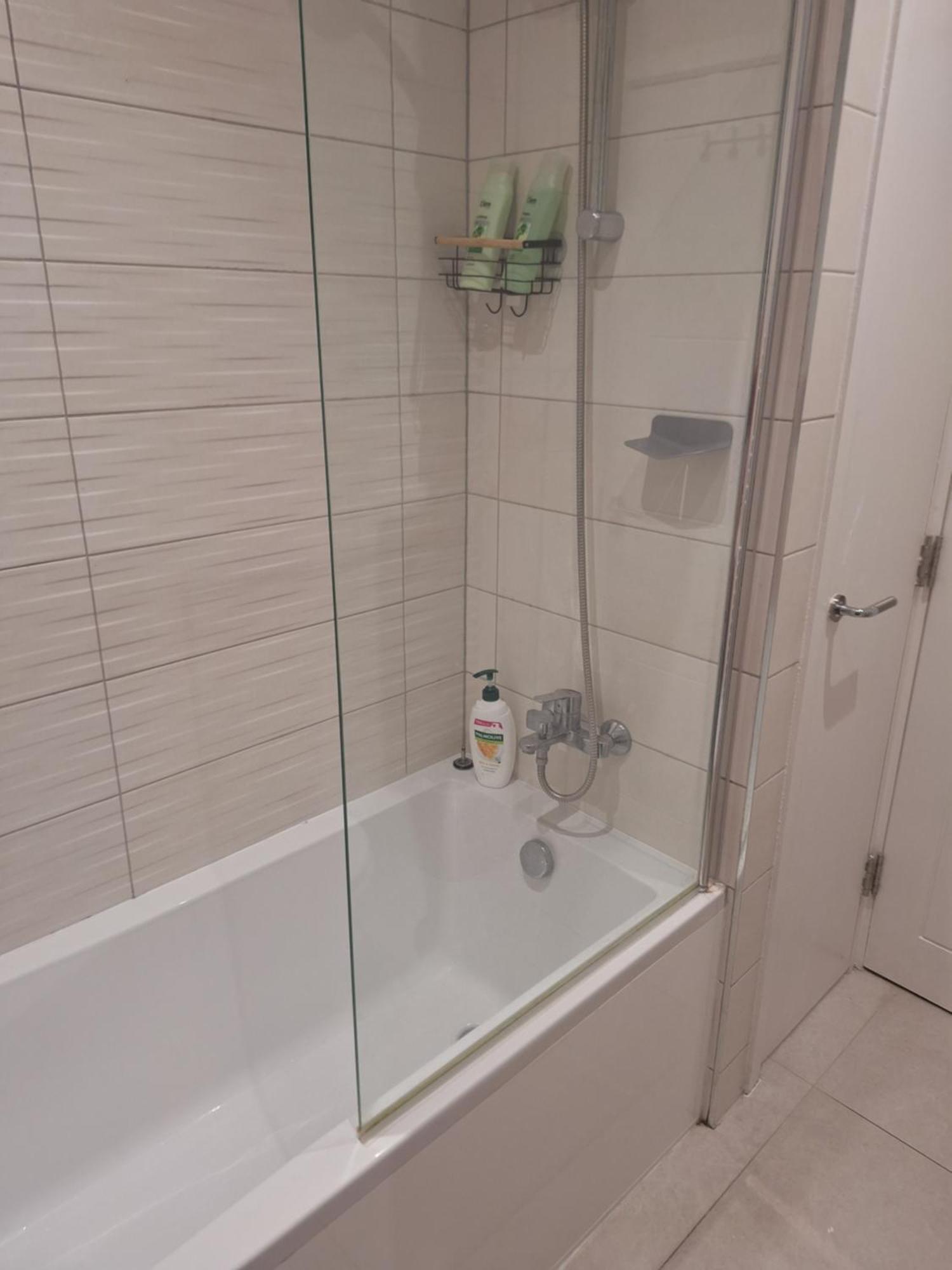 Budget Single Room Only For One Adult - Shared Flat Northolt  Bagian luar foto