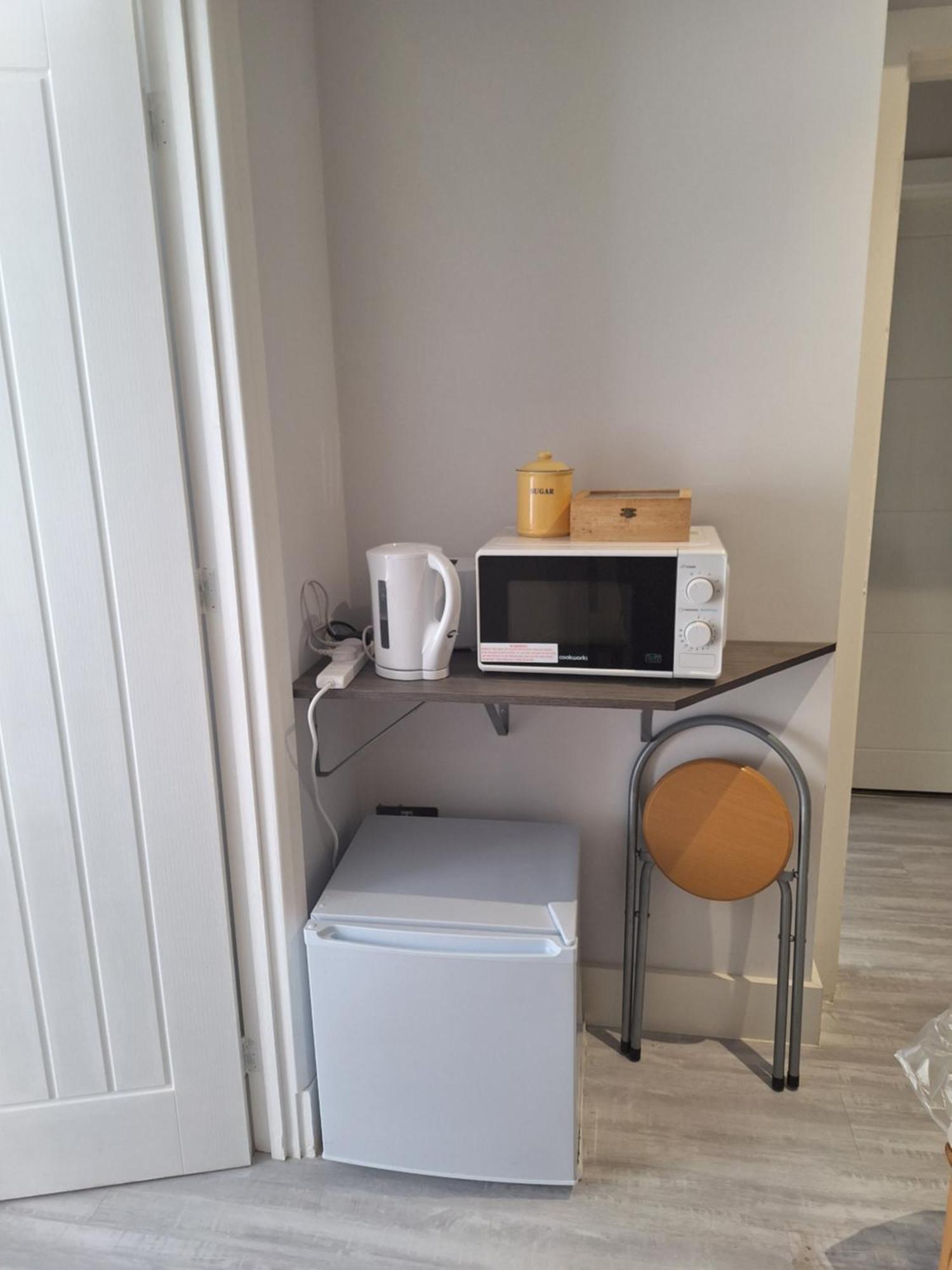 Budget Single Room Only For One Adult - Shared Flat Northolt  Bagian luar foto